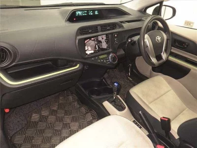 Toyota AQUA  с аукциона в Японии