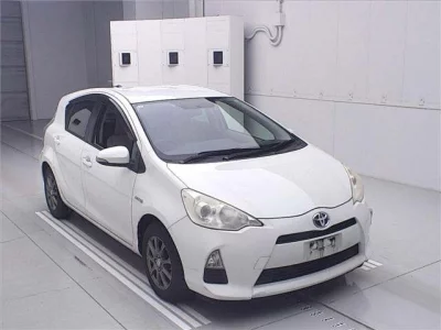 Toyota AQUA  с аукциона в Японии