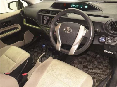 Toyota AQUA  с аукциона в Японии