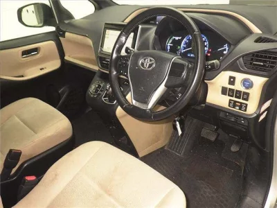 Toyota NOAH  с аукциона в Японии