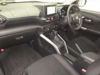 Toyota RAIZE лот № 20073 оценка 4  с аукциона в Японии 3