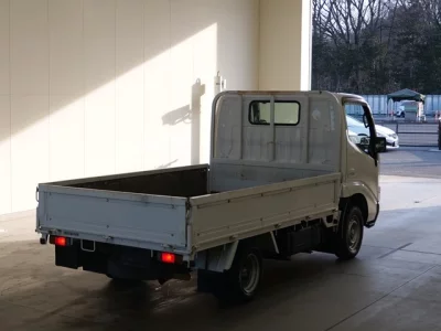 Toyota DYNA  с аукциона в Японии