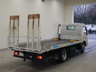 Toyota DYNA  с аукциона в Японии