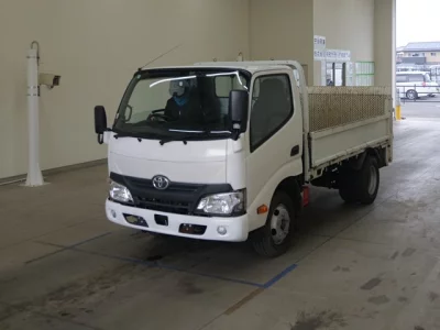 Toyota DYNA  с аукциона в Японии