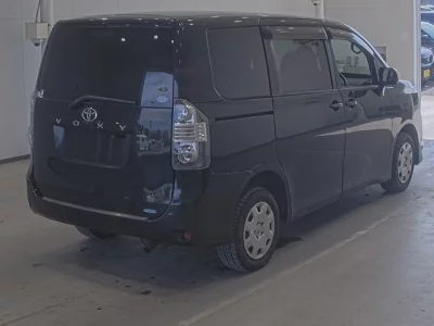 Toyota VOXY  с аукциона в Японии
