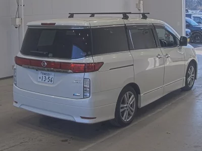 Nissan ELGRAND  с аукциона в Японии