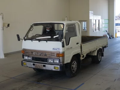 Toyota DYNA  с аукциона в Японии