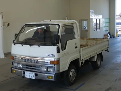 Toyota DYNA  с аукциона в Японии