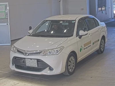 Toyota COROLLA AXIO  с аукциона в Японии