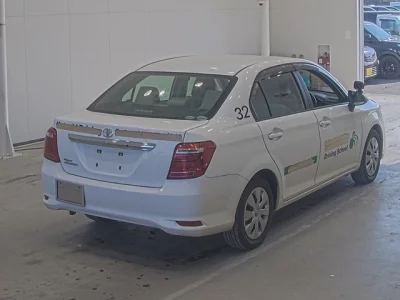 Toyota COROLLA AXIO  с аукциона в Японии