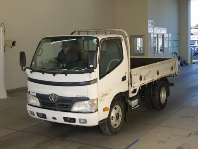 Toyota DYNA  с аукциона в Японии