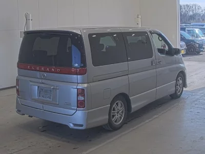 Nissan ELGRAND  с аукциона в Японии