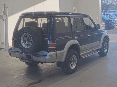 Mitsubishi PAJERO