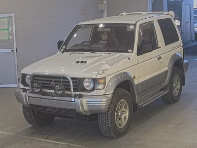 Mitsubishi PAJERO