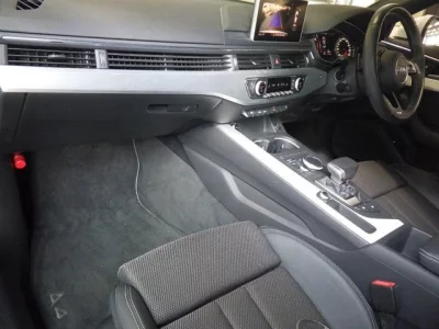 Audi A4  с аукциона в Японии