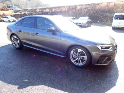 Audi A4  с аукциона в Японии