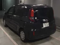 Toyota SIENTA лот № 8138 оценка R  с аукциона в Японии 1