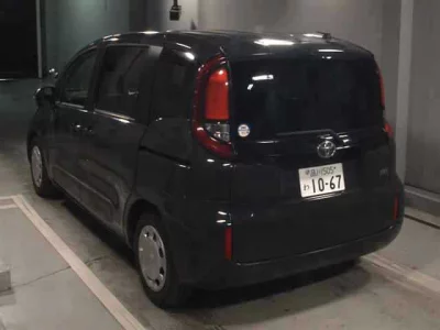 Toyota SIENTA  с аукциона в Японии