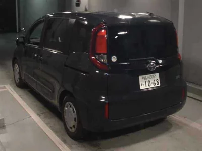 Toyota SIENTA  с аукциона в Японии