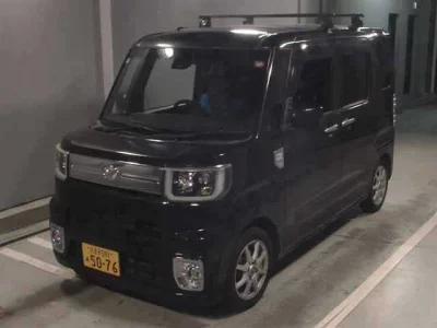 Toyota PIXIS MEGA  с аукциона в Японии