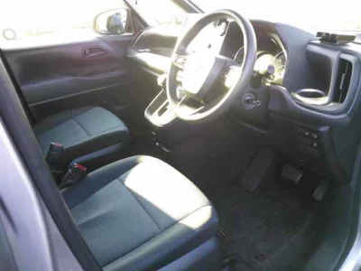 Toyota NOAH  с аукциона в Японии