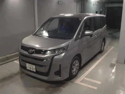 Toyota NOAH  с аукциона в Японии