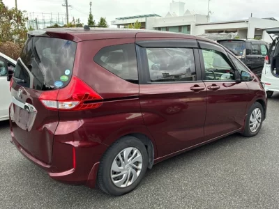 Honda FREED  с аукциона в Японии
