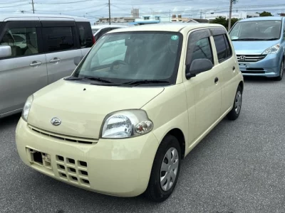 Daihatsu Esse