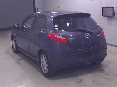Mazda DEMIO  с аукциона в Японии