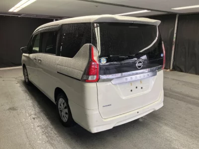 Nissan SERENA  с аукциона в Японии