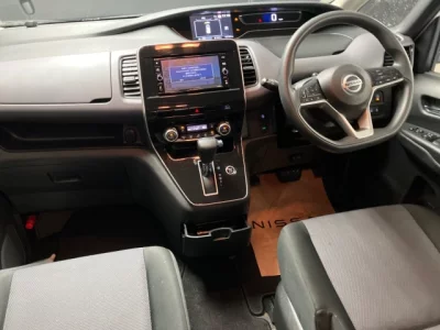 Nissan SERENA  с аукциона в Японии