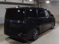 Toyota VOXY лот № 2202 оценка 4.5  с аукциона в Японии 1