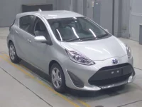 Toyota AQUA лот № 30077 оценка 4  с аукциона в Японии 4