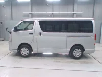 Toyota HIACE VAN лот № 30125 оценка 3.5  с аукциона в Японии 3
