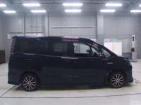 Toyota NOAH лот № 30055 оценка RA  с аукциона в Японии 2