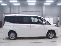 Toyota NOAH лот № 30067 оценка 4.5  с аукциона в Японии 2