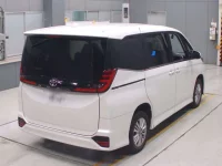 Toyota NOAH лот № 30078 оценка 4  с аукциона в Японии 1