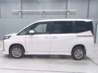 Toyota NOAH лот № 30078 оценка 4  с аукциона в Японии 3