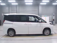 Toyota NOAH лот № 30081 оценка 4  с аукциона в Японии 2
