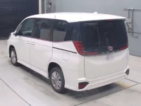 Toyota NOAH лот № 30081 оценка 4  с аукциона в Японии 5