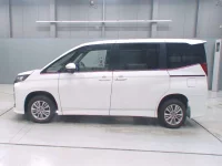 Toyota NOAH лот № 30081 оценка 4  с аукциона в Японии 3