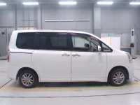Toyota NOAH лот № 30093 оценка 3.5  с аукциона в Японии 2