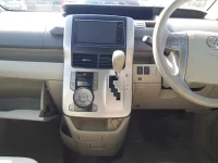 Toyota NOAH лот № 30093 оценка 3.5  с аукциона в Японии 8