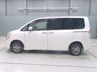 Toyota NOAH лот № 30093 оценка 3.5  с аукциона в Японии 3
