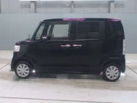Honda N BOX лот № 30013 оценка 4  с аукциона в Японии 3