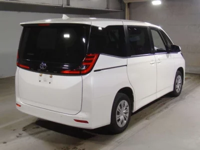 Toyota NOAH  с аукциона в Японии