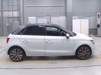 Audi A1  с аукциона в Японии