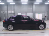 Nissan FUGA лот № 70089 оценка 3.5  с аукциона в Японии 2