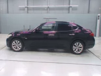 Nissan FUGA лот № 70089 оценка 3.5  с аукциона в Японии 3