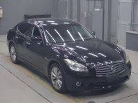 Nissan FUGA лот № 70089 оценка 3.5  с аукциона в Японии 4